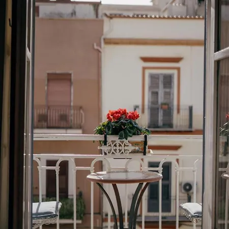 לינה וארוחת בוקר Palazzo Melluso Luxury